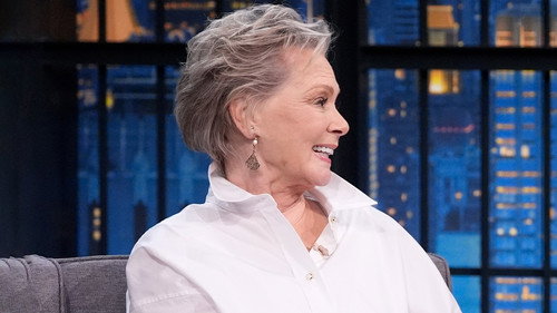 Jean Smart, Molly Gordon still
