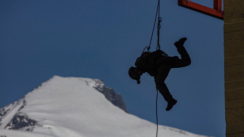 Kompani Lauritzen: Tropp Season 1 Episode 10 - Exercise Rappel