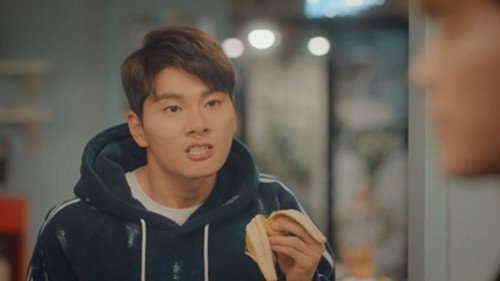 Welcome to Waikiki Season 1 Episode 2 - She’s My Girlfriend