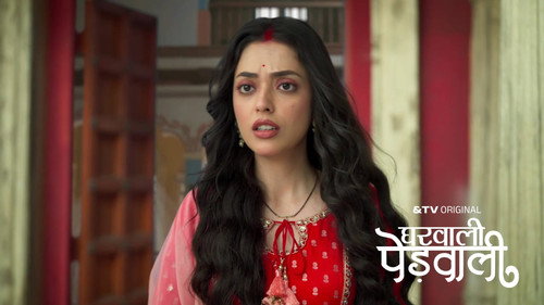Latika Gives Jeetu a Lunchbox still