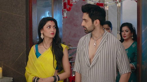 Dildar organises Amruta's Grihapravesh still