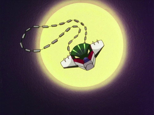A love pendant that connects hearts still