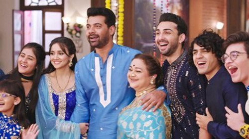 Lata Ke Bina Family Photo still