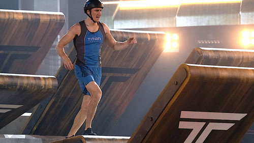 The Titan Games Season 2 Episode 4 - West Region Premiere: NFL's Victor Cruz and Stuntwoman Jessie Graff
