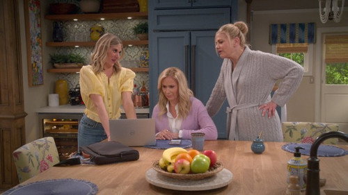 undefined Season 1 Episode 14 - Gomez Is a Woman
