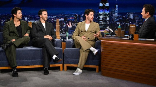 Jonas Brothers, Greg Gutfeld, Good Charlotte still