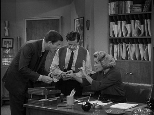 The Dick Van Dyke Show Season 1 Episode 18 - Who Owes Who What?
