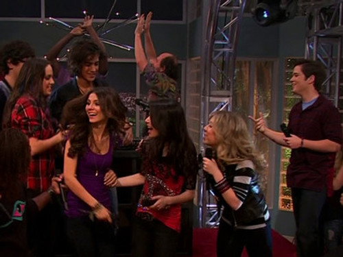 iCarly Season 4 Episode 11 - iParty With Victorious (1)