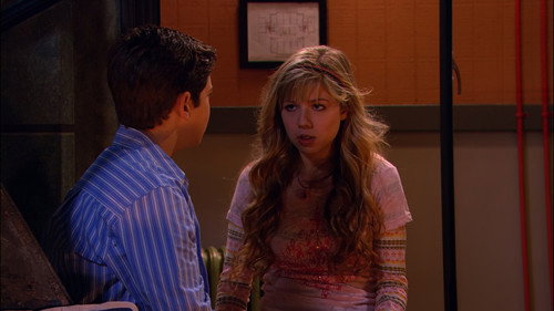 iCarly Season 2 Episode 10 - iKiss