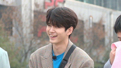 Running Man Season 1 Episode 496 - Idol versus Running Man, Center's Dignity