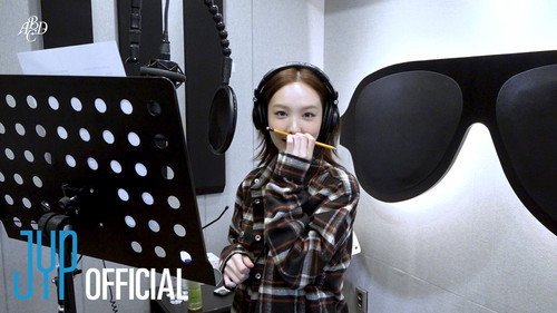 TWICE TV Season 26 Episode 2 - NAYEON “ABCD” Recording Behind