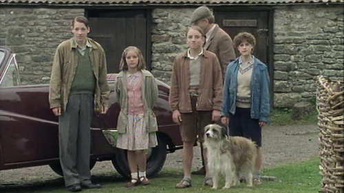 The Famous Five Season 2 Episode 10 - Five Get into a Fix