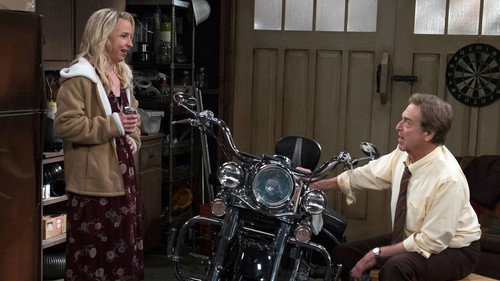 The Conners Season 1 Episode 2 - Tangled Up in Blue