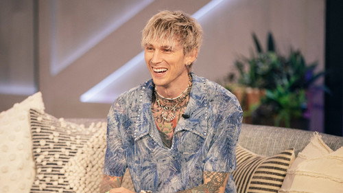Machine Gun Kelly, Nikki Glaser, Alessia Cara still