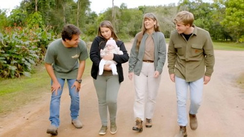 Crikey! It's the Irwins Season 4 Episode 1 - Robert's Great Gator Challenge
