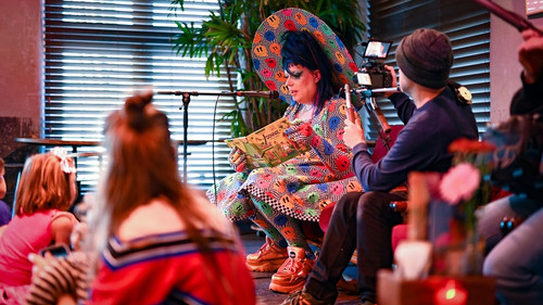 Argos TV - Medialogic Season 14 Episode 2 - Argos Medialogica ontleedt: De aanval op dragqueen story hour