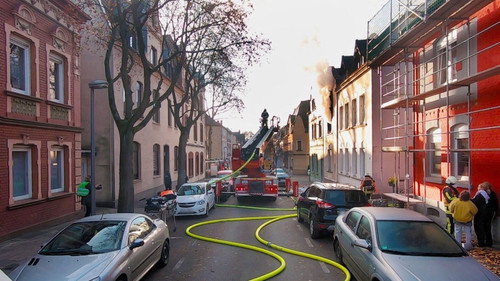 Feuer & Flamme Season 4 Episode 4 - Baby locked in car | Fire in Bochum residential building
