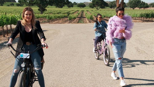 Keeping Up with the Kardashians Season 14 Episode 4 - Clothes Quarters