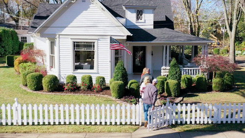 Fixer to Fabulous Season 2 Episode 11 - Victorian Hodgepodge Gets Modern Makeover