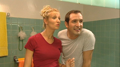 Dans la salle de bain (5) still