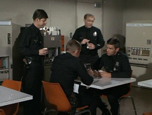Adam-12 Season 3 Episode 18 - Log 036: Man Between