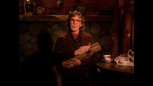 Log Lady Introduction - S02E07 still