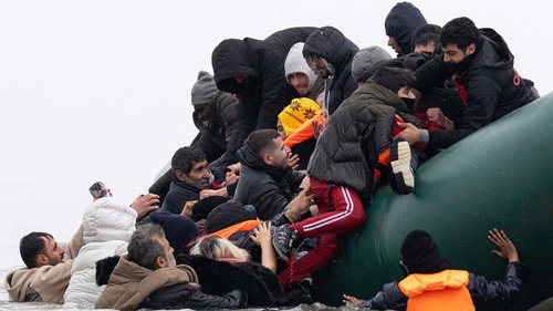 Warum? Season 1 Episode 3 - Why are so many migrants dying in the Channel?
