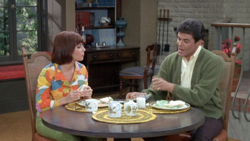 Good Morning World Season 1 Episode 5 - Who Will Buy My Calamari?