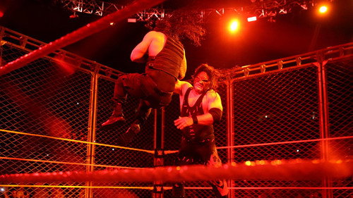 Raw Season 25 Episode 42 - October 16, 2017 (Portland, OR)