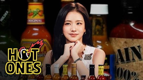Hot Ones Season 30 Episode 13 - JISOO Is the Queen of Spice While Eating Spicy Wings
