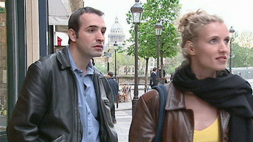 Se promènent dans la rue (2) still