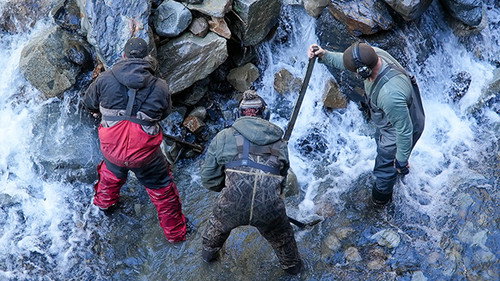 Gold Rush: White Water Season 9 Episode 10 - Winter Waits for No Man