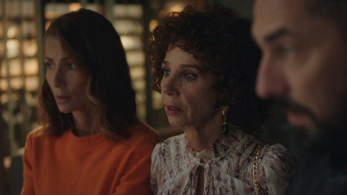 Episode 1069 still