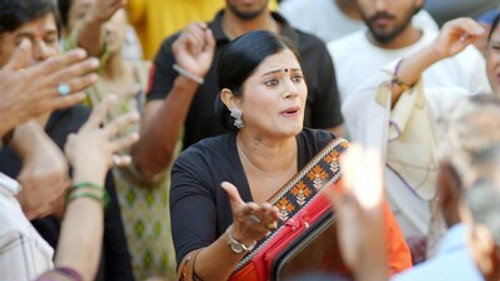 Pushpa Gets Attacked still