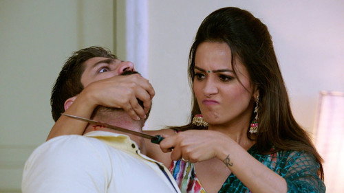 Naagin Season 3 Episode 87 - Vish Slits Vikrant's Throat