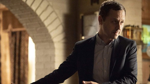 Sneaky Pete Season 3 Episode 9 - The Mask Drop
