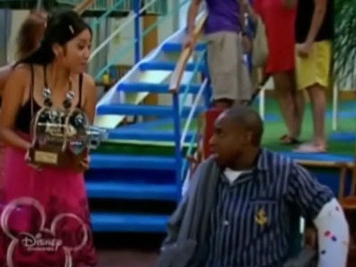 The Suite Life on Deck Season 1 Episode 20 - Cruisin' for a Bruisin'