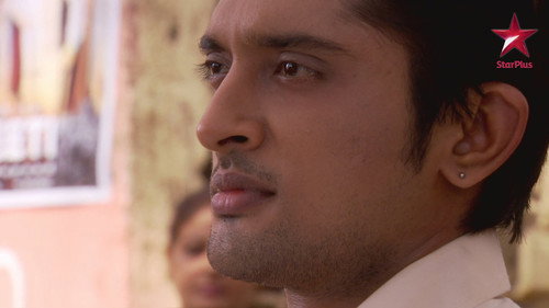 Iss Pyaar Ko Kya Naam Doon? Season 1 Episode 5 - Khushi Reaches Arnav's Office