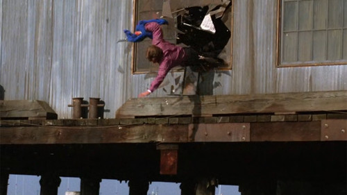 MacGyver Season 2 Episode 21 - D.O.A.: MacGyver