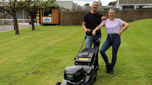 Inside the Factory Season 10 Episode 6 - Lawnmowers