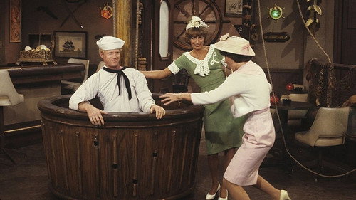 Laverne & Shirley Season 5 Episode 5 - What Do You Do With a Drunken Sailor?