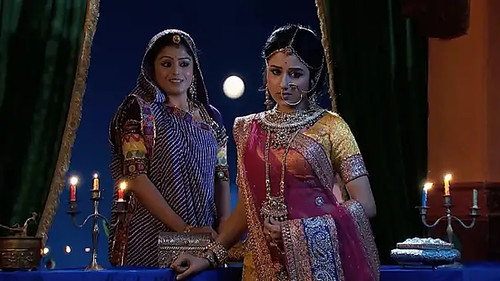 Hamida meets Gulbadan still