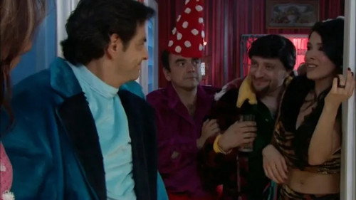 La familia P. Luche Season 2 Episode 3 - Amigos por conveniencia