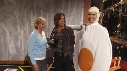 Kevin Bacon, Sara Rue still