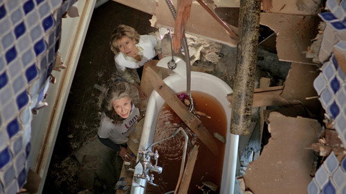 Grace and Frankie Season 4 Episode 11 - The Tub
