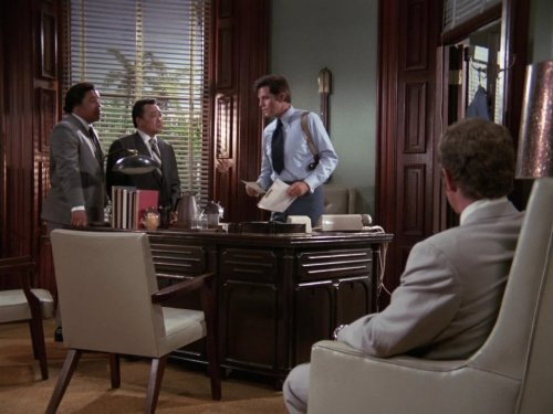 Hawaii Five-O Season 8 Episode 2 - Murder - Eyes Only (2)