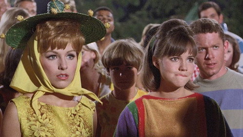 Gidget Season 1 Episode 2 - In God, and Nobody Else, We Trust
