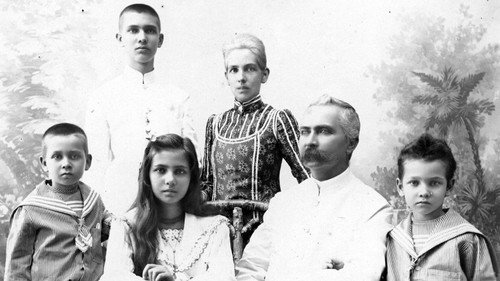 Indonesia Calls! Season 1 Episode 1 - Colonial Layer Cake