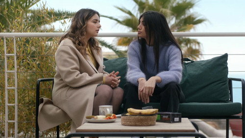Episode 1617 still