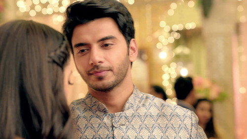 Aman, Roshni Shake a Leg still
